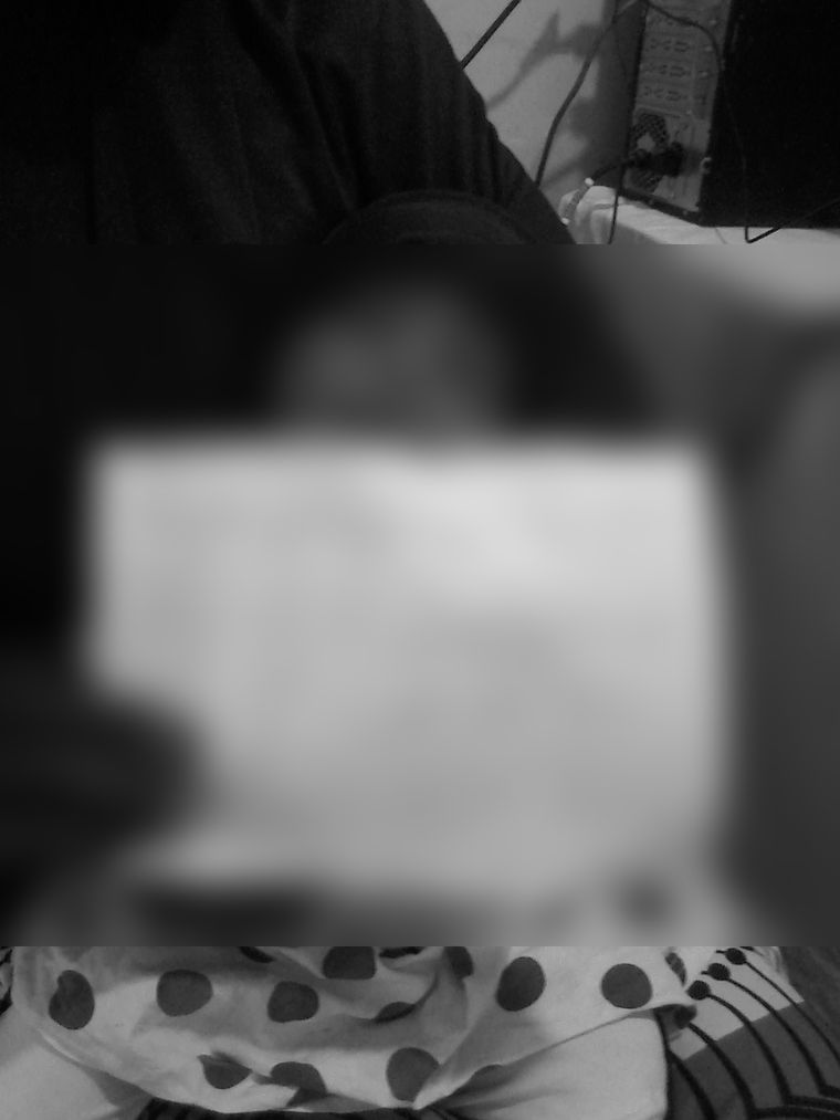 진료 기록을 들고 있는 아이