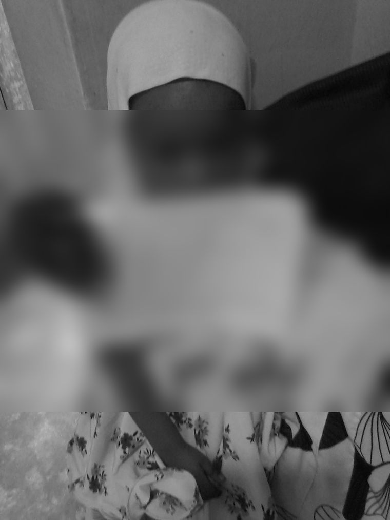 진료 기록을 들고 있는 아이