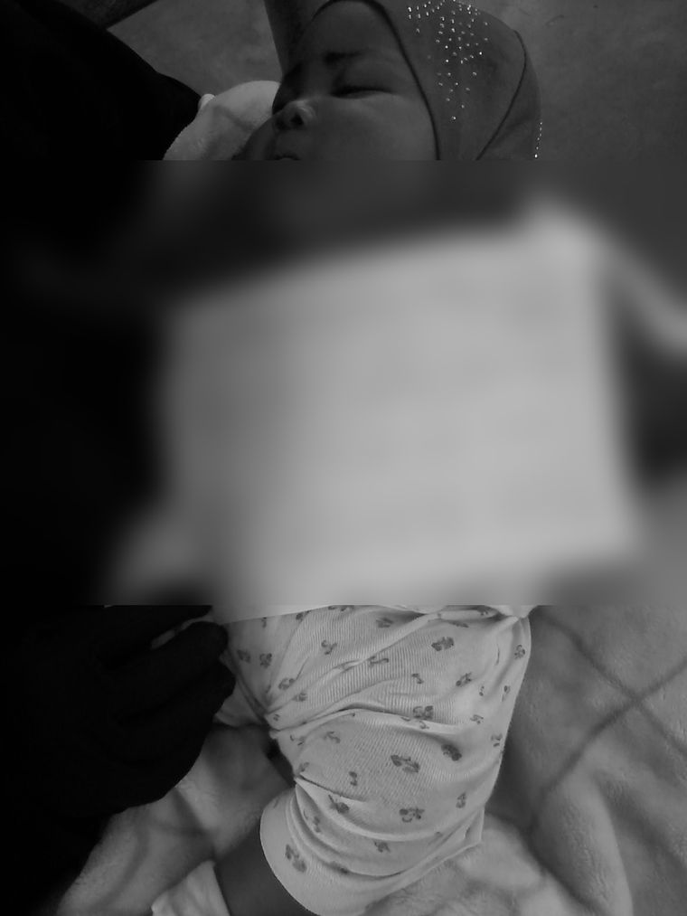 진료 기록을 들고 있는 아이