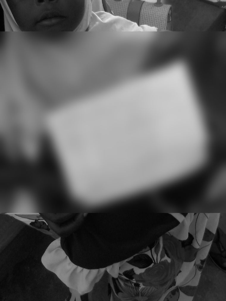 진료 기록을 들고 있는 아이