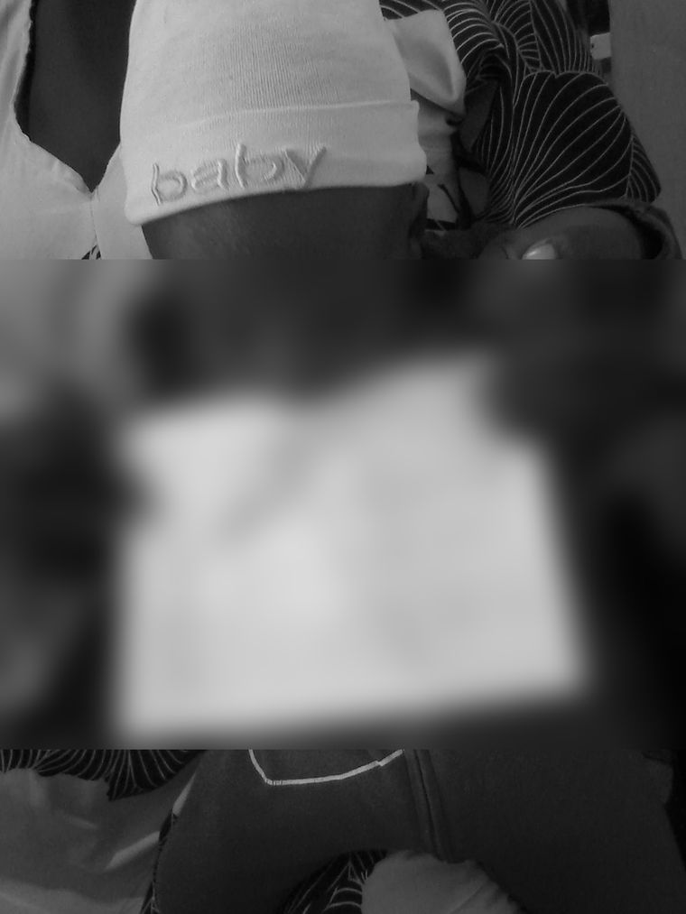진료 기록을 들고 있는 아이