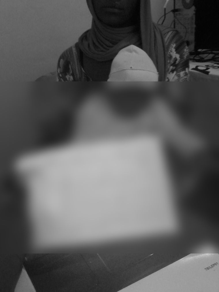 진료 기록을 들고 있는 아이